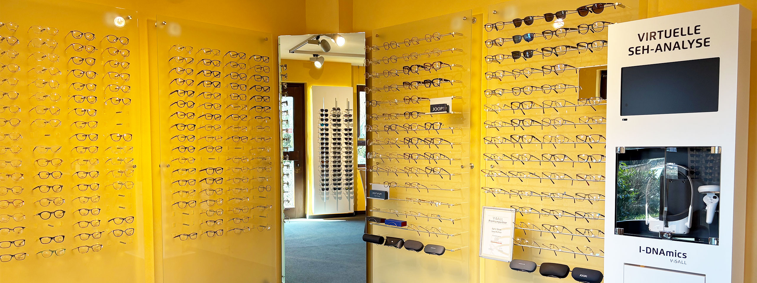 Laden-Ansicht innen; optic store Hafenlohr